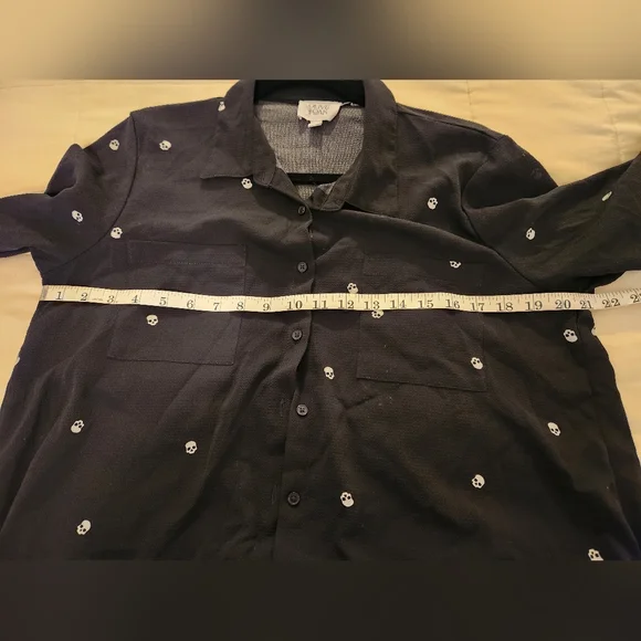 Skull Pattern Women's Shirt, Black Button Down Shirt, Sz Large, Goth Olive & Oak - Picture 6 of 8